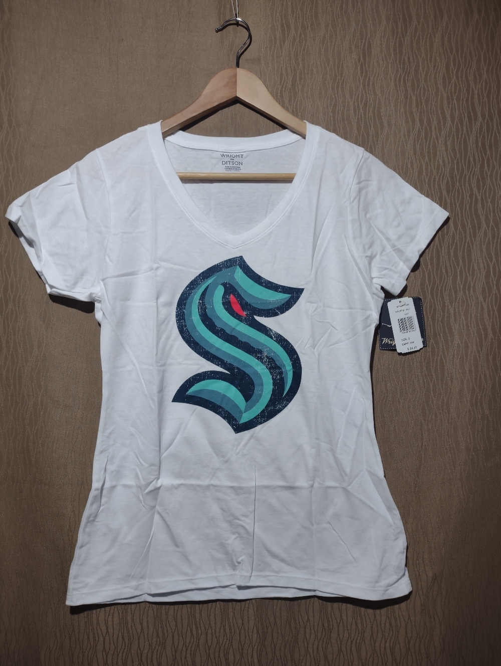 Wright & Ditson Women's Seattle Kraken NHL V-Neck Tee - S